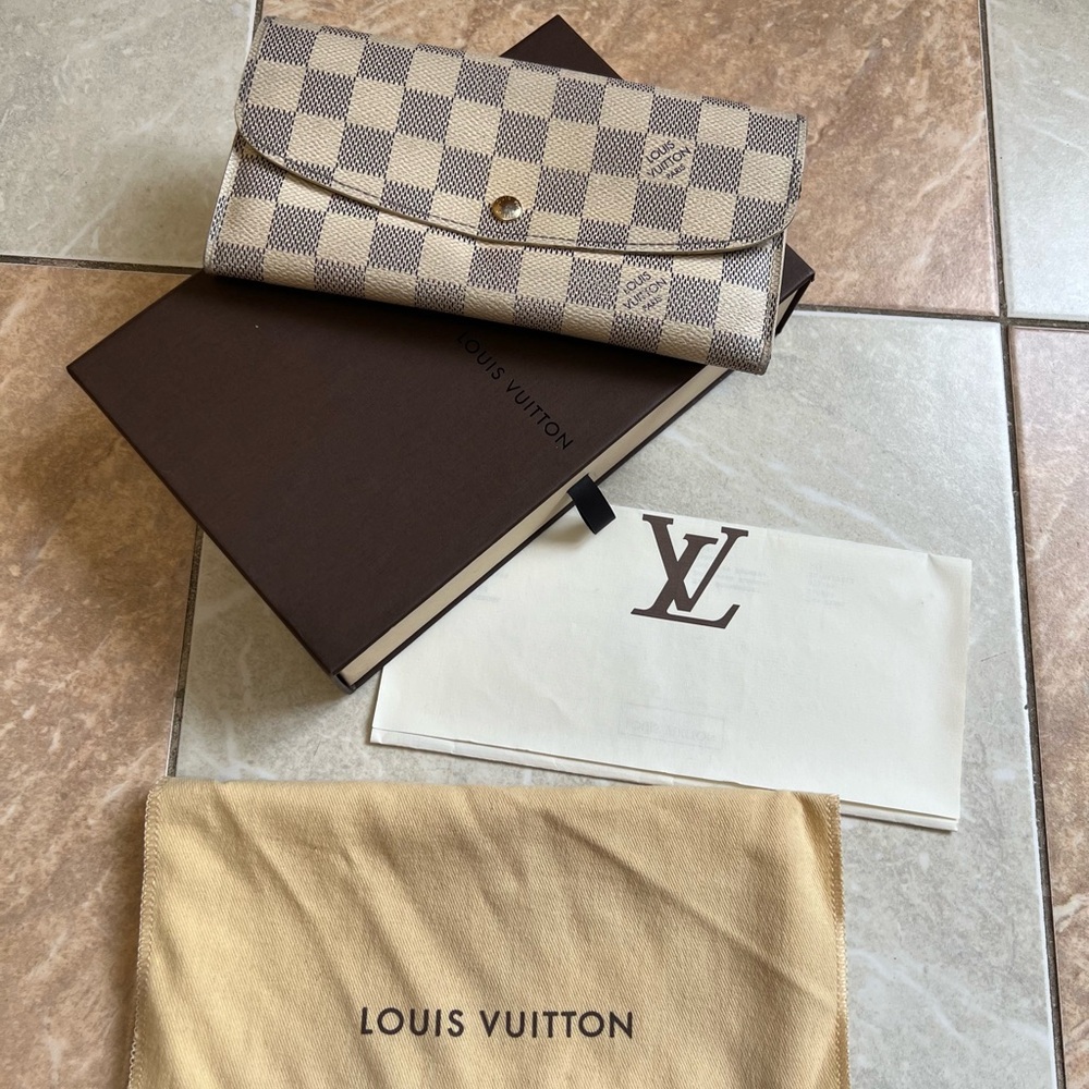 Louis vuitton women's wallet 💯 % Authentic